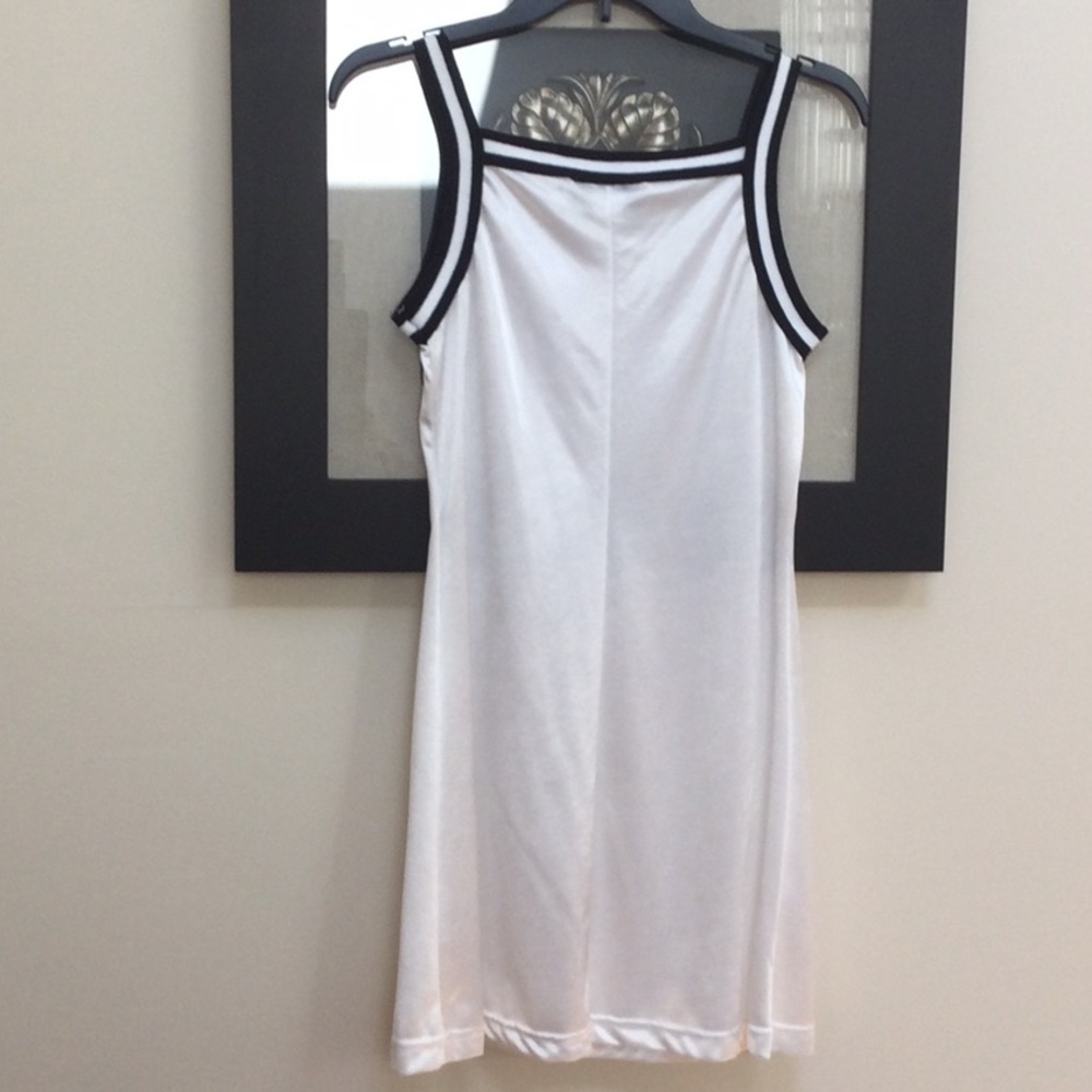 Host Pick Adorable Suzy Phillips ….White with Black Trim Sz M - Picture 3 of 4